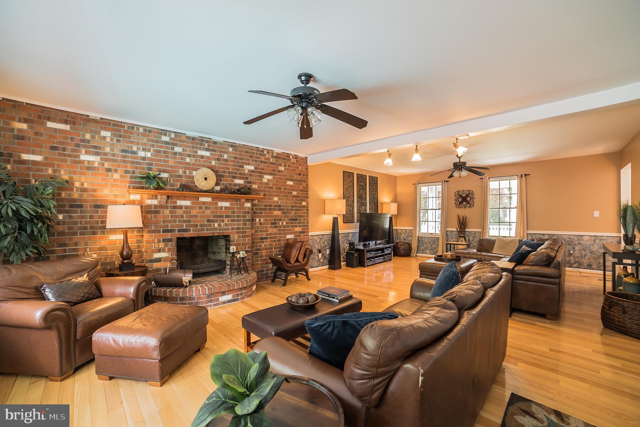 3428 Chapman Road Randallstown, MD 21133 - Photo 4 of 33 Living room