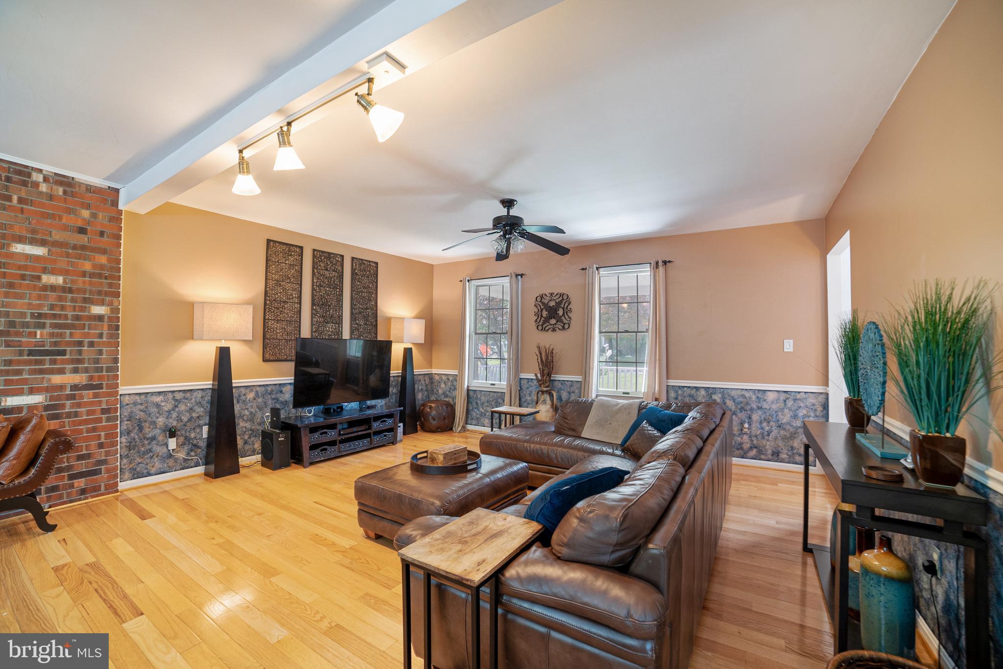 3428 Chapman Road Randallstown, MD 21133 - Photo 5 of 33 Living room