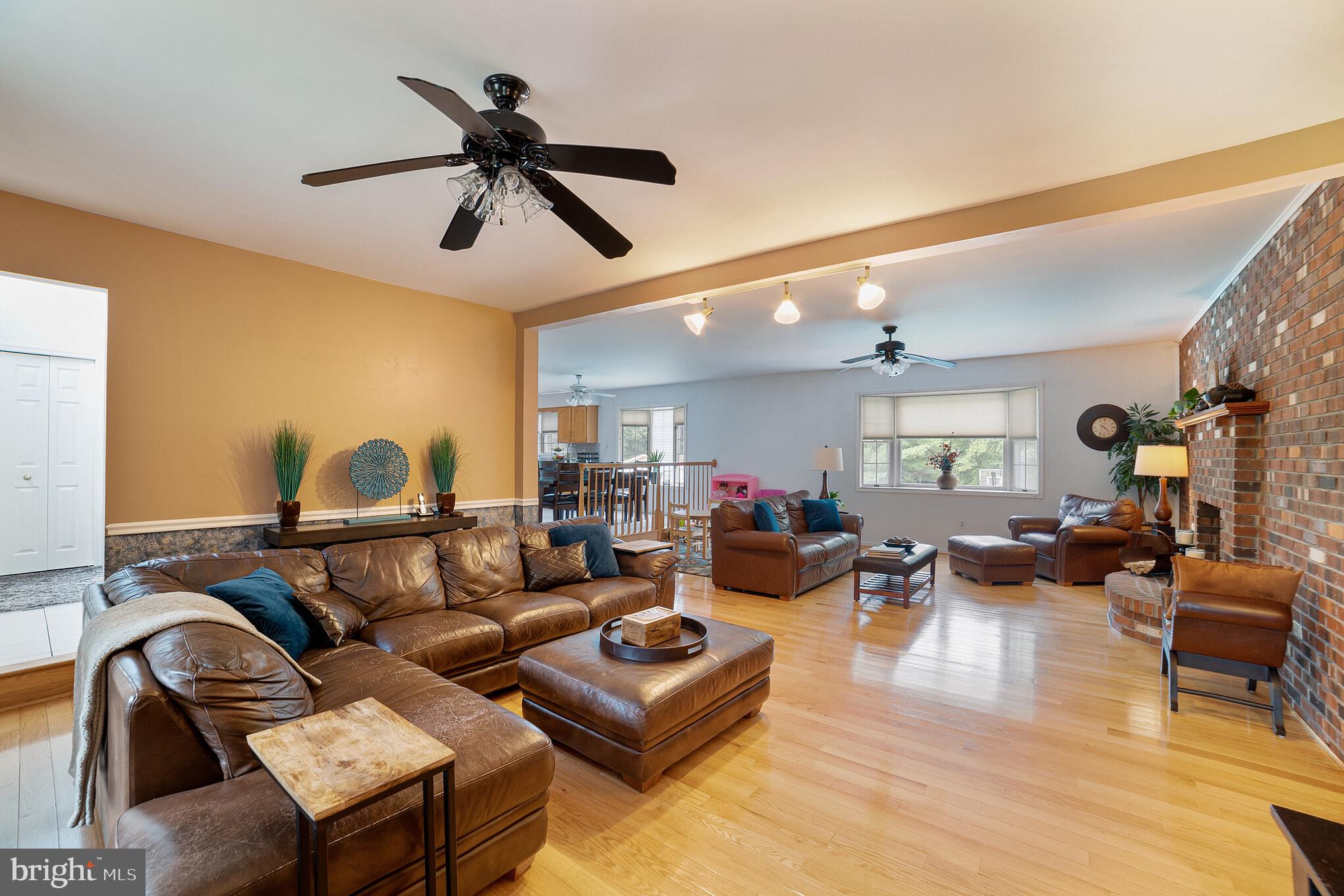 3428 Chapman Road Randallstown, MD 21133 - Photo 7 of 33 Living room