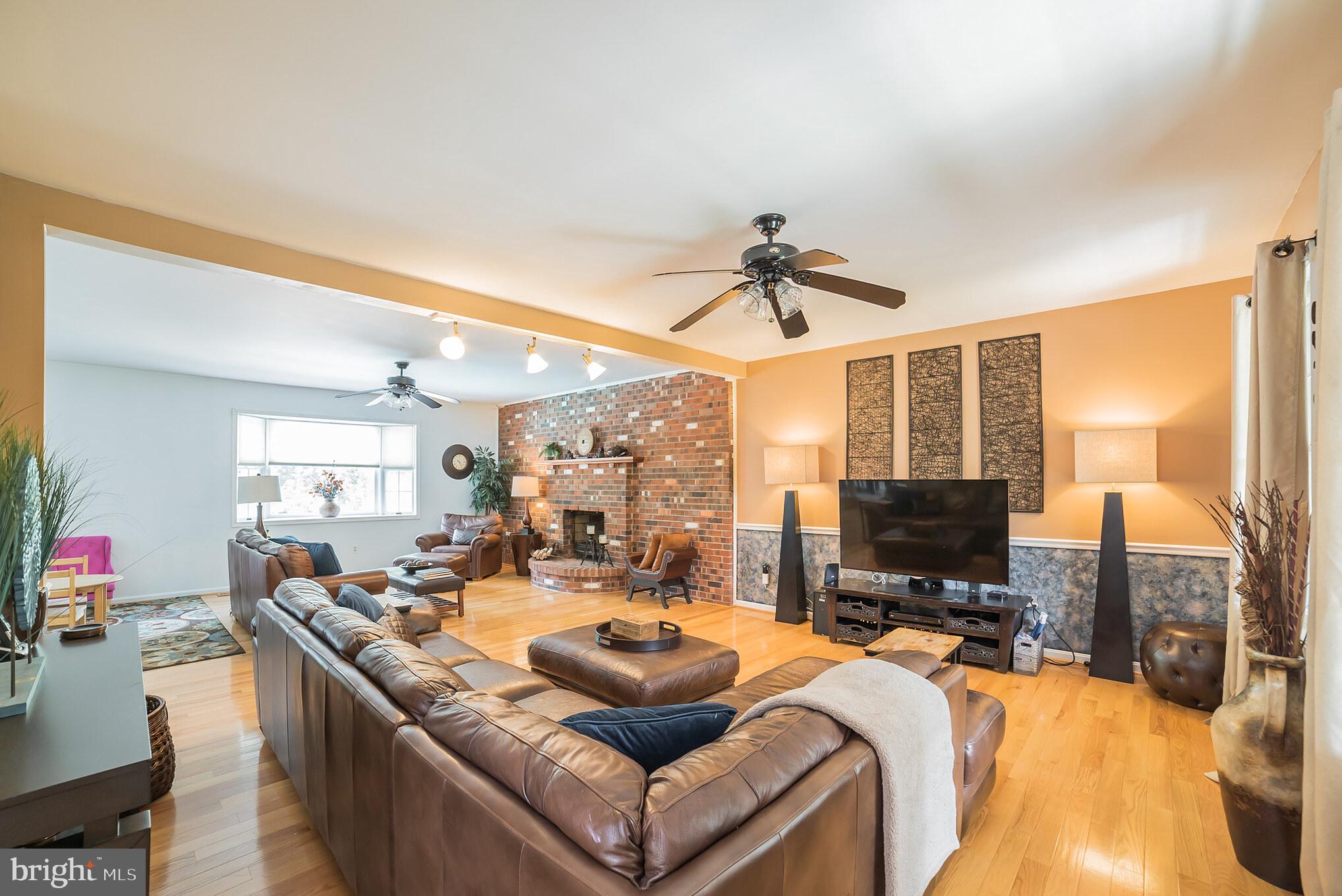 3428 Chapman Road Randallstown, MD 21133 - Photo 9 of 33 Living room
