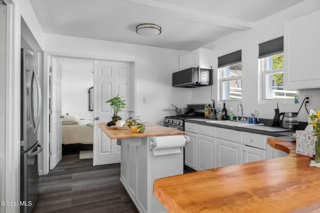 $900,000 | 379-391 Highway 145, Durham, NY 12423