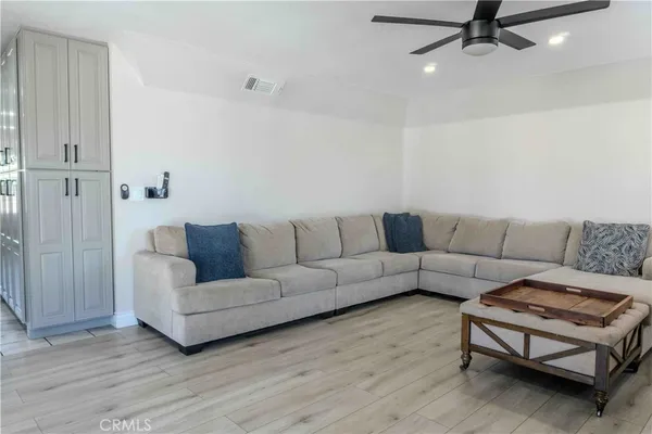 $679,900 | 1042 Robinson Court, Hanford, CA 93230