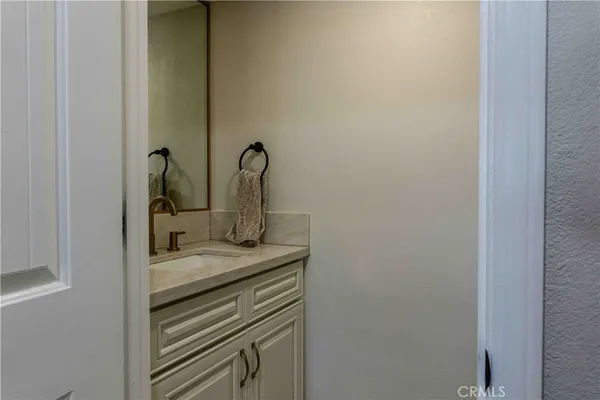 $679,900 | 1042 Robinson Court, Hanford, CA 93230