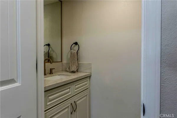 $679,900 | 1042 Robinson Court, Hanford, CA 93230