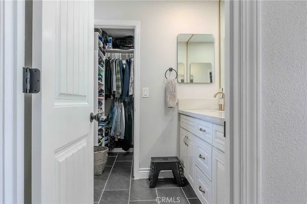 $679,900 | 1042 Robinson Court, Hanford, CA 93230