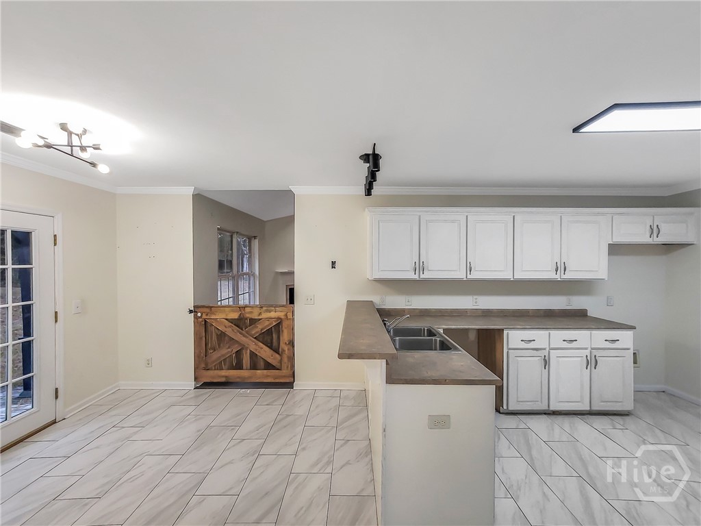 411 Oak Lane Rincon, GA 31326 - Photo 16 of 43 Kitchen with Breakfast area & Breakfast Bar