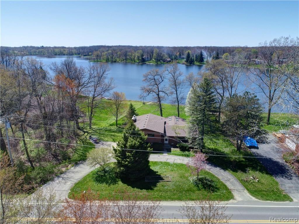 1444 East Coon Lake Road Howell, MI 48843 - Photo 1 of 71 front up close.jpg