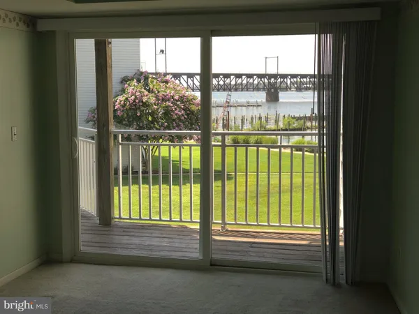 a view of empty room with window
