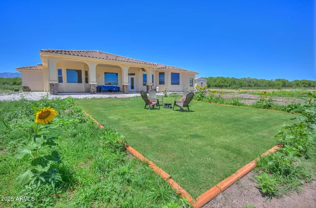 a view of a house with a backyard