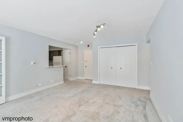 $199,900 | 707 Falcon Drive, Unit C207, Arlington Heights, IL 60005