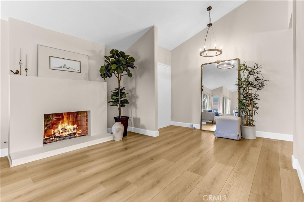 865 Palmgrove Avenue Thousand Oaks, CA 91320 - Photo 3 of 27