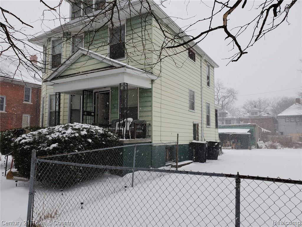 515 Rosedale Court Detroit, MI 48202 - Photo 3 of 17 20190128_130637_resized_2.jpg