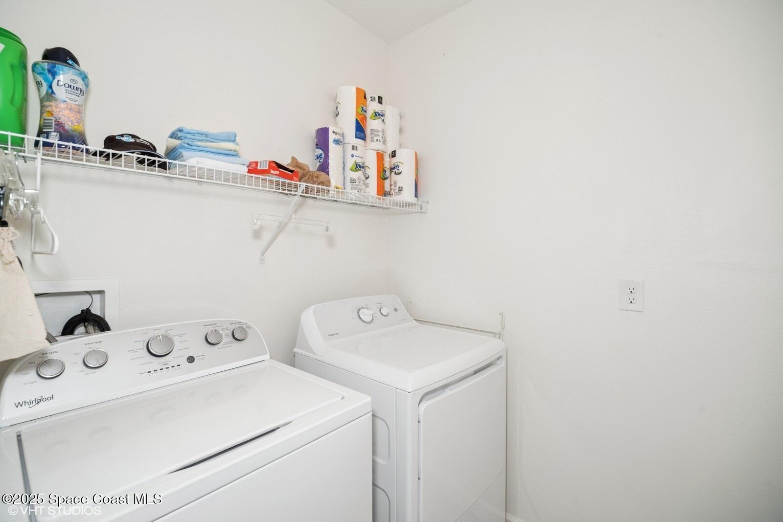 5221 Talbot Boulevard Cocoa, FL 32926 - Photo 5 of 32 a utility room with dryer and washer