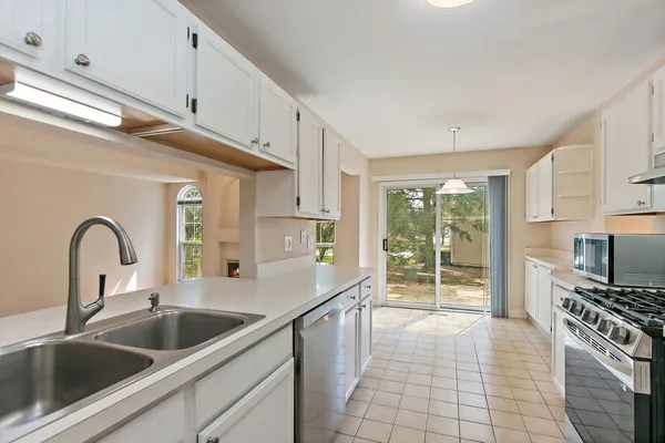 $399,777 | 1415 Diamond Drive, Hoffman Estates, IL 60192