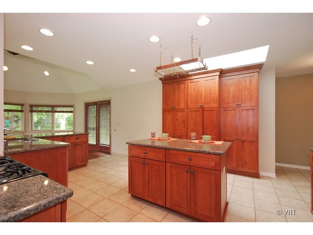 4N554 Klein Road West Chicago, IL 60185 - Photo 4 of 10