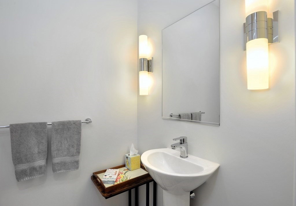 10 Shipyard Drive, Unit 401 Hingham, MA 02043 - Photo 16 of 24 a bathroom with a sink a mirror and a bathtub