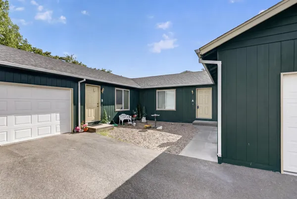 $575,000 | 1232 West Harbeck Road, Grants Pass, OR 97527