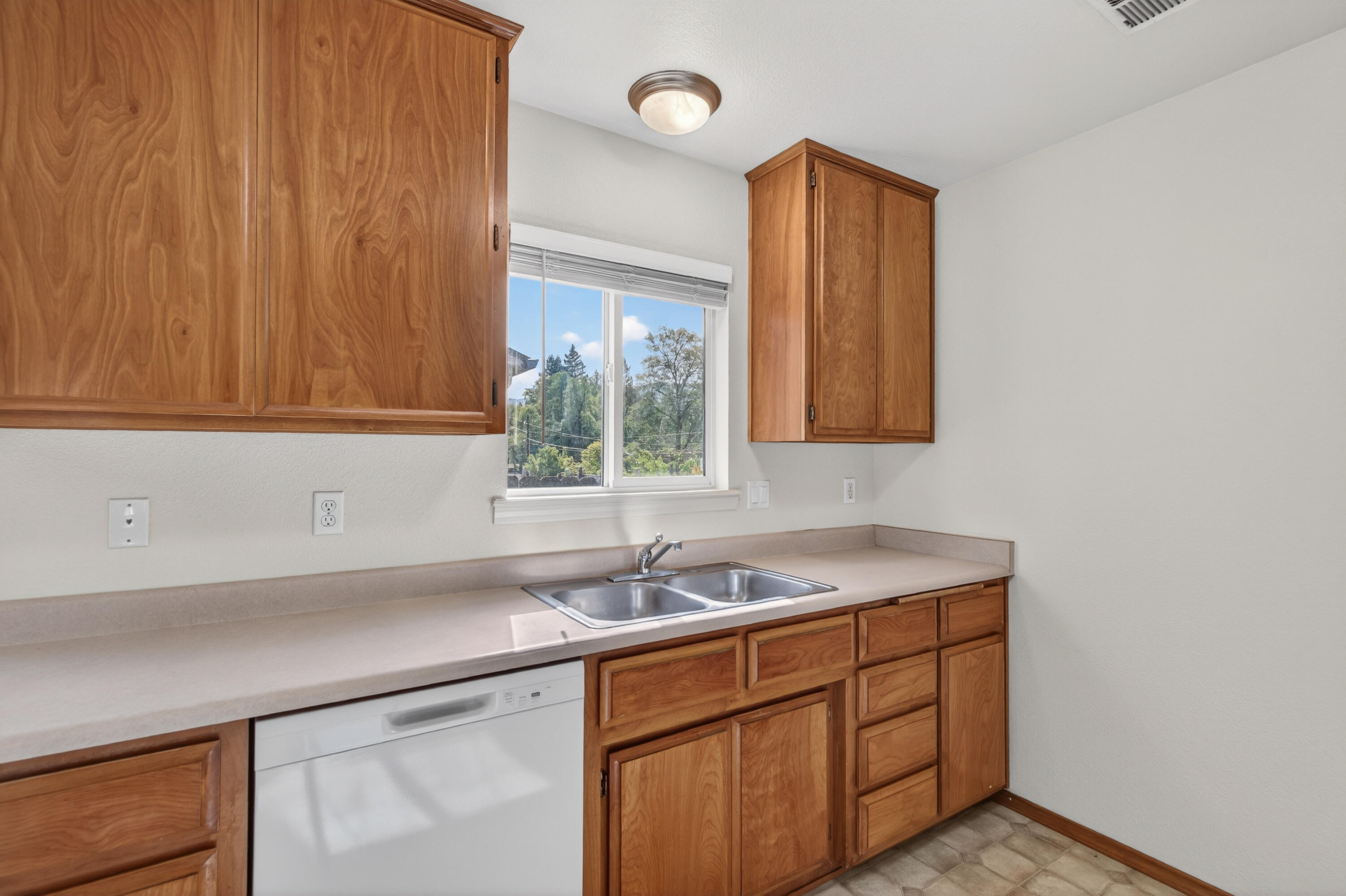 1232 West Harbeck Road Grants Pass, OR 97527 - Photo 12 of 24 9R9A8830