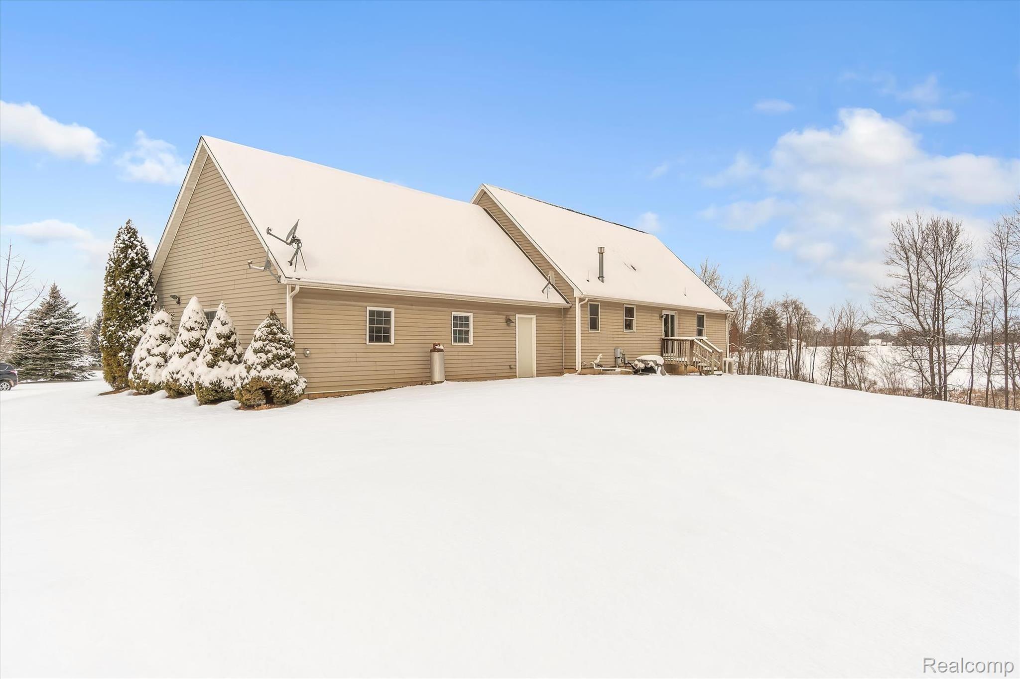 9344 Antcliff Road Howell, MI 48855 - Photo 31 of 43 Close up of back right of home.jpg