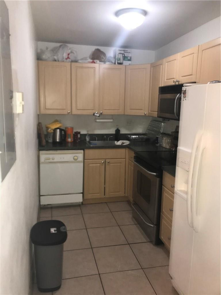 405 South Pine Island Road, Unit 401D Plantation, FL 33324 - Photo 5 of 13 a kitchen with a sink a stove and refrigerator