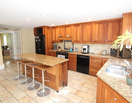 28 Falmouth Road Falmouth, ME 04105 - Photo 13 of 25 Kitchen.