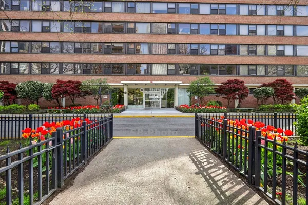 $465,000 | 135 Montgomery Street, Unit 2F, Jersey City, NJ 07302