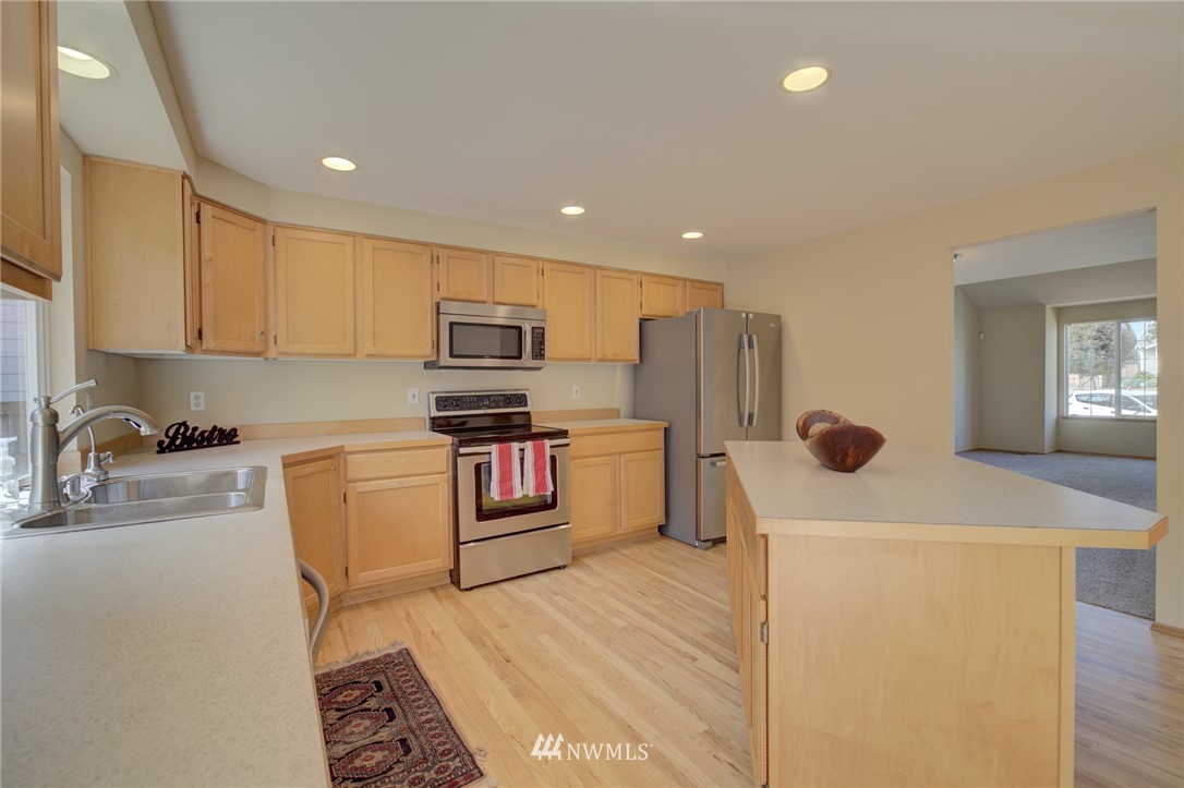 953 Graham Avenue Northeast Renton, WA 98059 - Photo 14 of 22