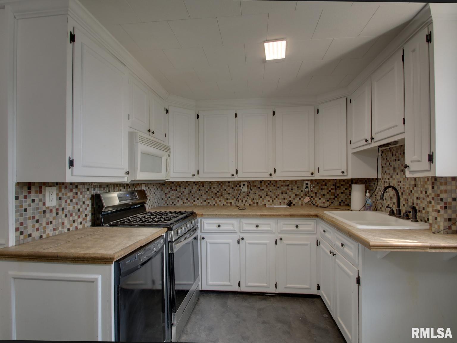 621 South 17th Street Quincy, IL 62301 - Photo 4 of 29