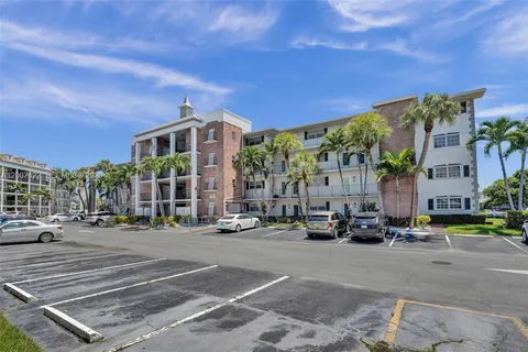 $229,900 | 455 Paradise Isle Boulevard, Unit 104, Hallandale Beach, FL 33009