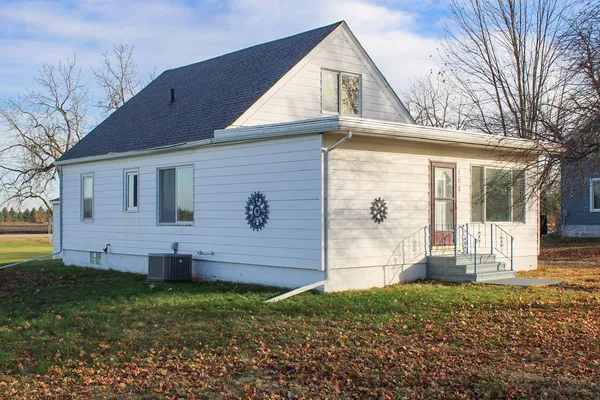 $134,000 | 108 North Secor Street, Bricelyn, MN 56014