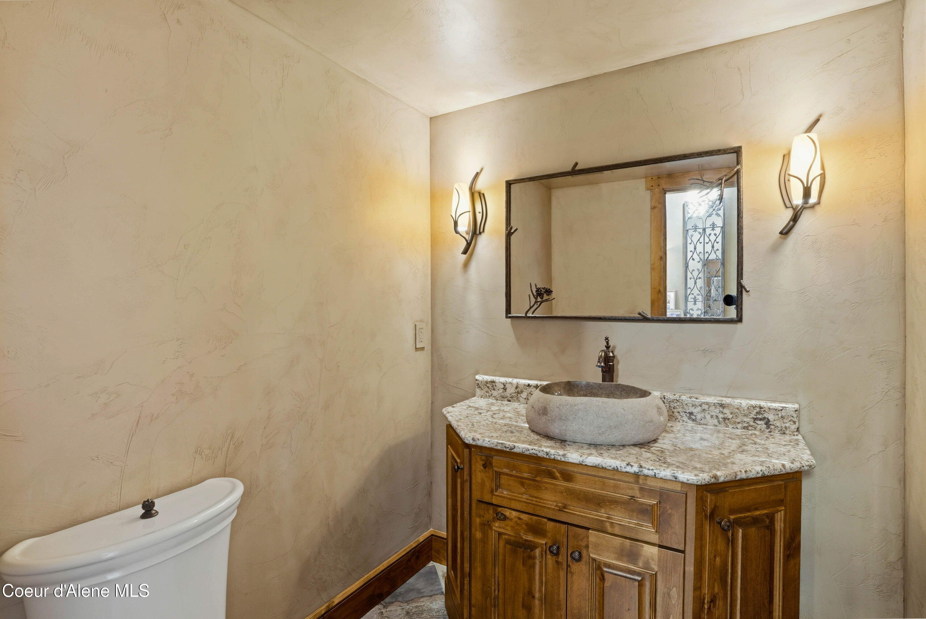 7190 West Rockford Bay Road Coeur D'Alene, ID 83814 - Photo 33 of 95 Main Floor Powder Bath