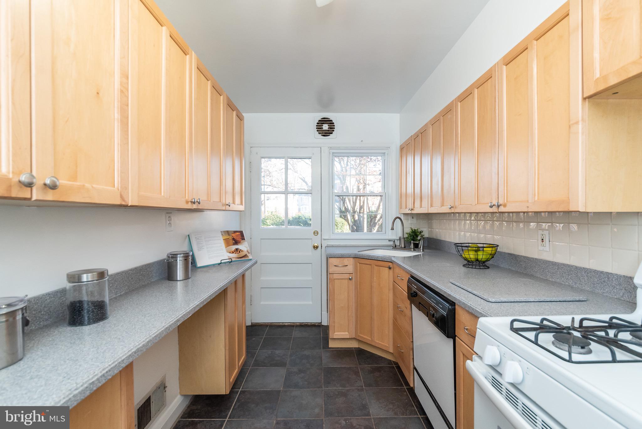 7133 Heathfield Road Baltimore, MD 21212 - Photo 11 of 36