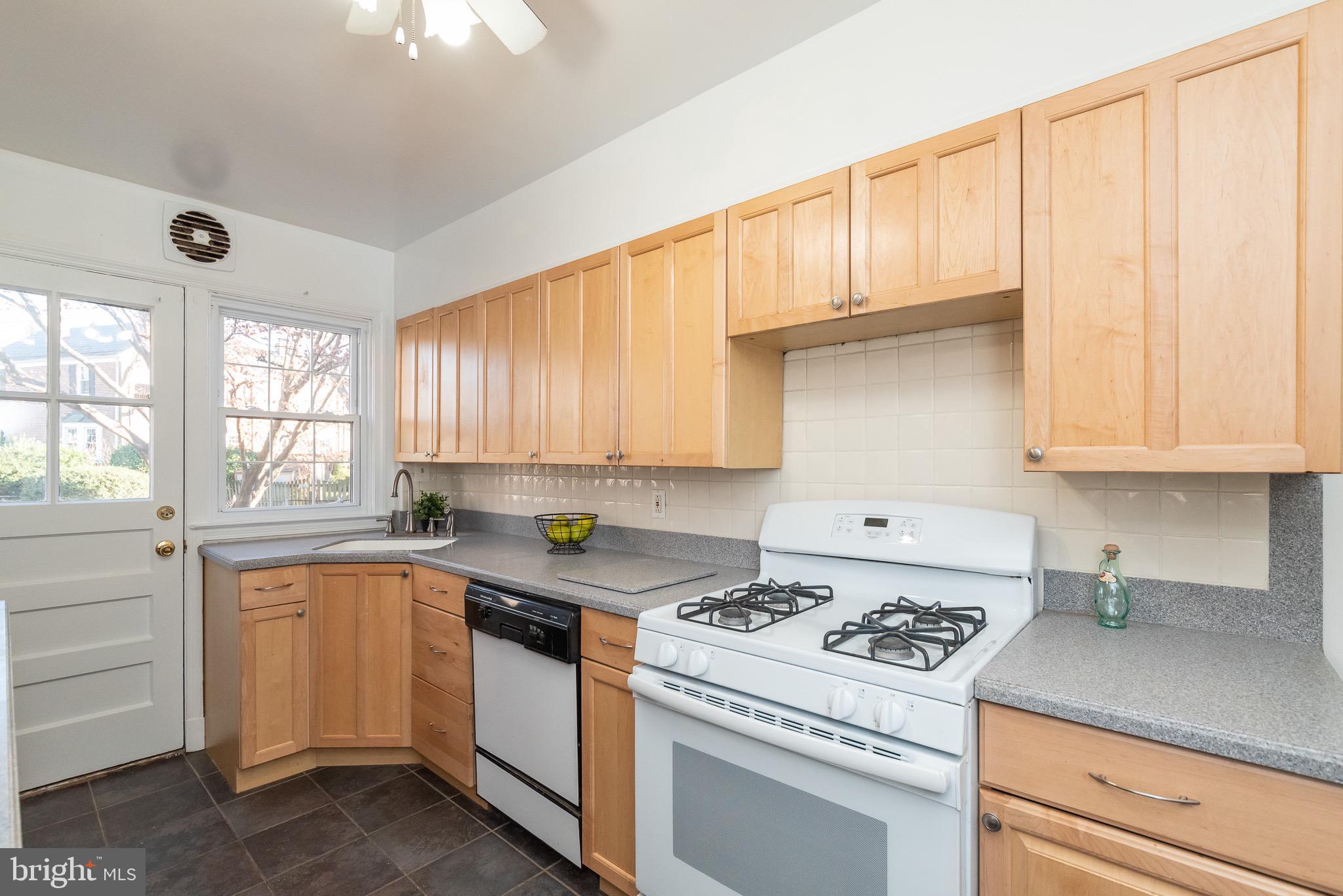 7133 Heathfield Road Baltimore, MD 21212 - Photo 12 of 36