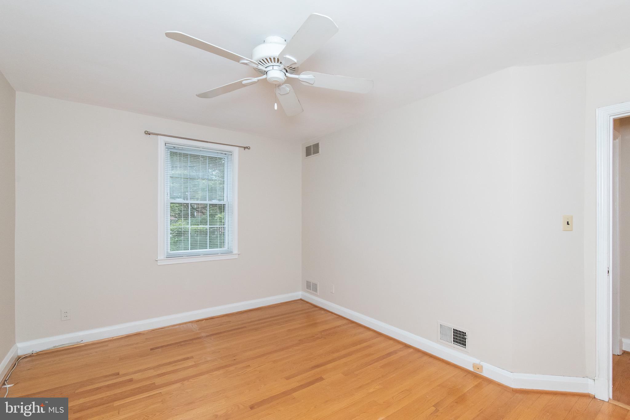 7133 Heathfield Road Baltimore, MD 21212 - Photo 23 of 36 BEDROOM 2