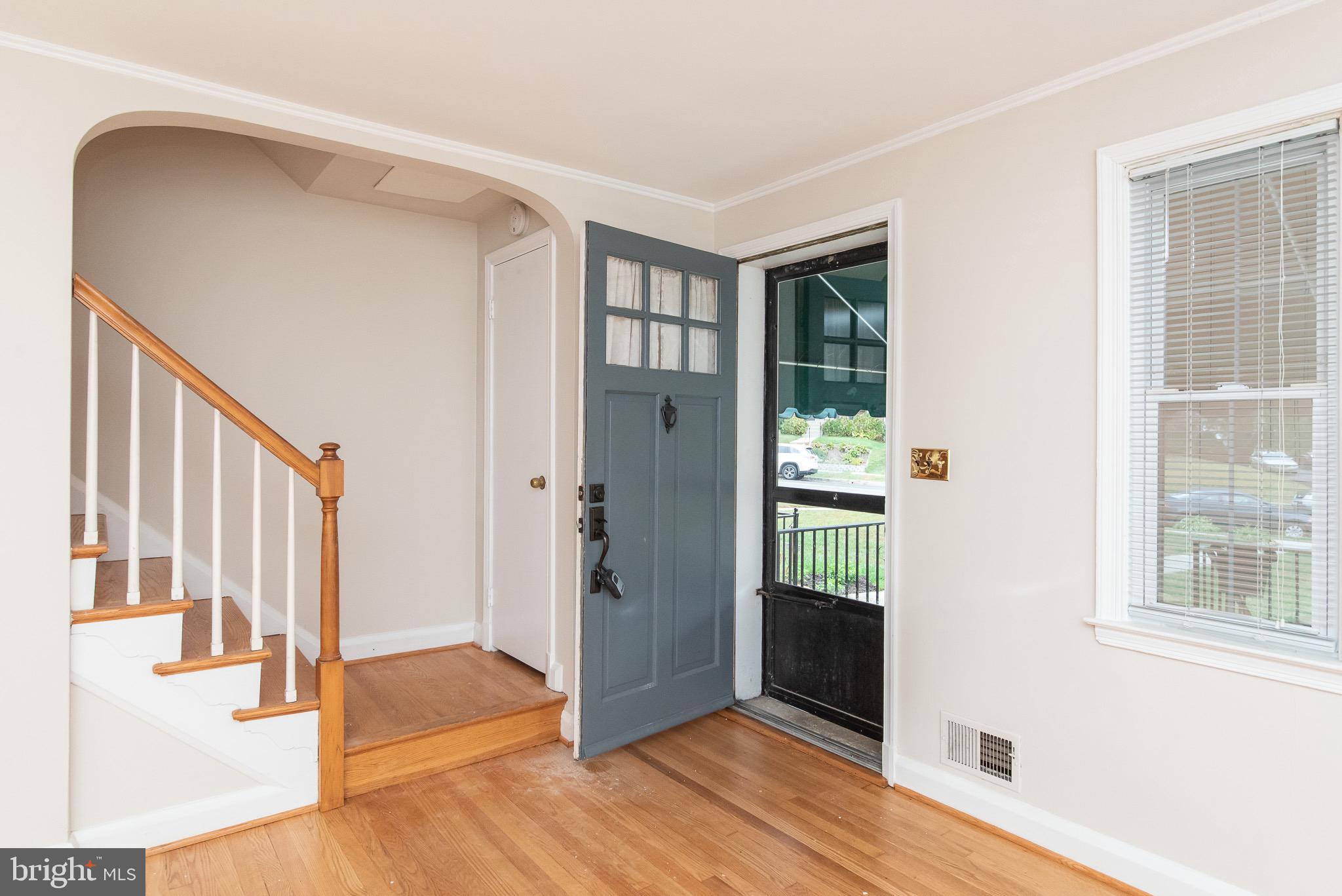 7133 Heathfield Road Baltimore, MD 21212 - Photo 6 of 36 ENTRANCE