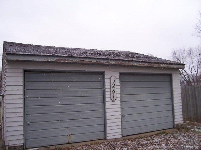 5281 Sashabaw Road Clarkston, MI 48346 - Photo 12 of 17 Garage