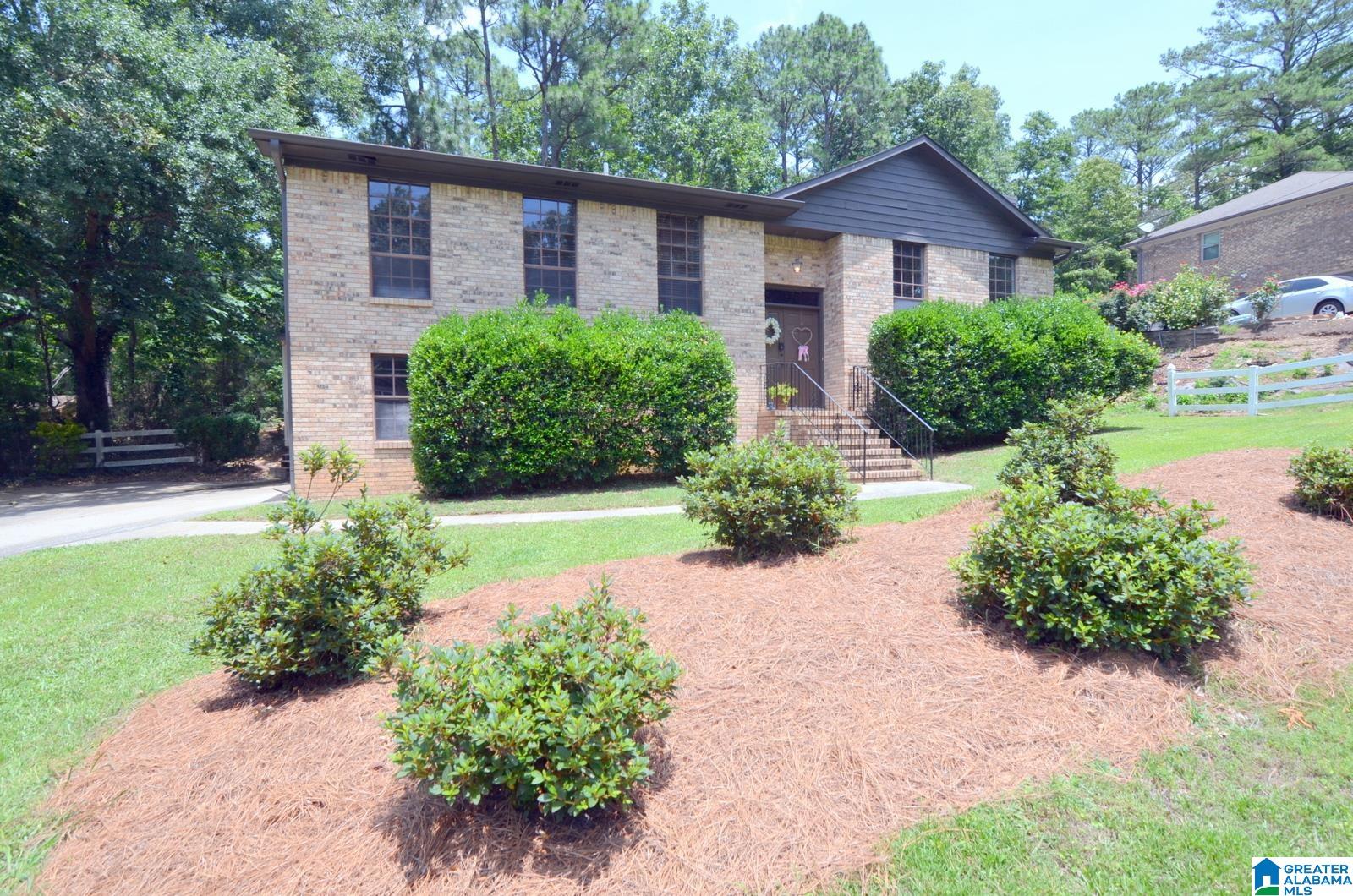 1033 Henry Drive Alabaster, AL 35007 - Photo 3 of 52