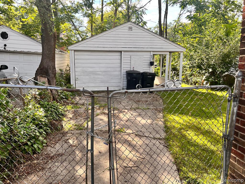 14647 Evergreen Road Detroit, MI 48223 - Photo 2 of 45