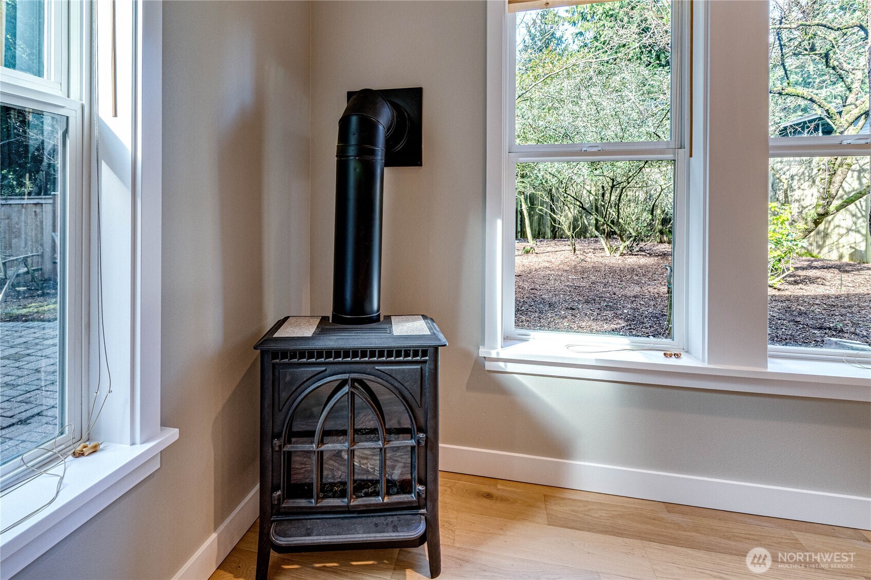 17324 Meadowdale Beach Road Edmonds, WA 98026 - Photo 14 of 40 Gallery Image 14