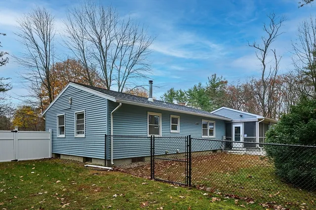 $379,900 | 12 Kingsberry Lane, Southampton, MA 01073