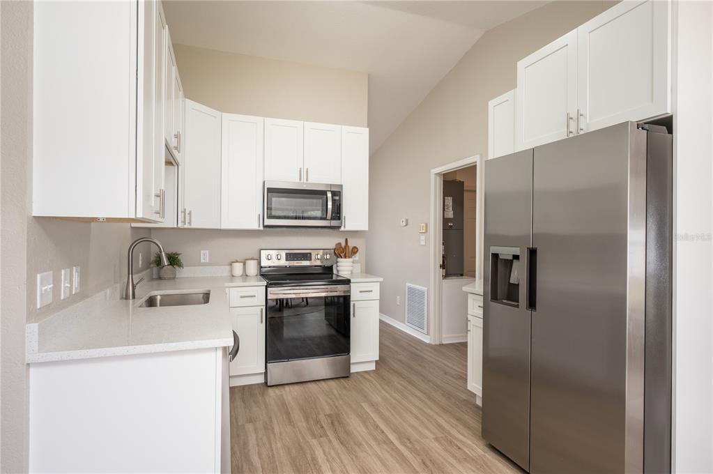246 Ridgewood Street Altamonte Springs, FL 32701 - Photo 8 of 21 Gallery Image 8