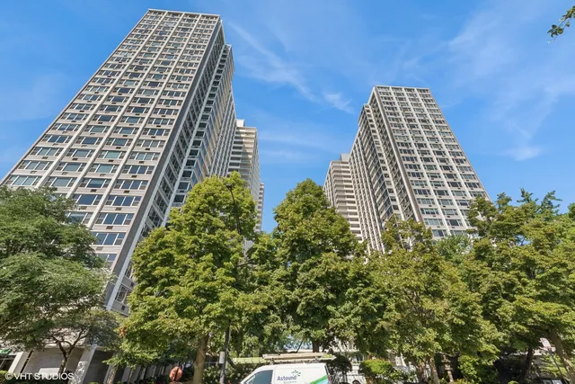 $260,000 | 4250 North Marine Drive, Unit 827, Chicago, IL 60613