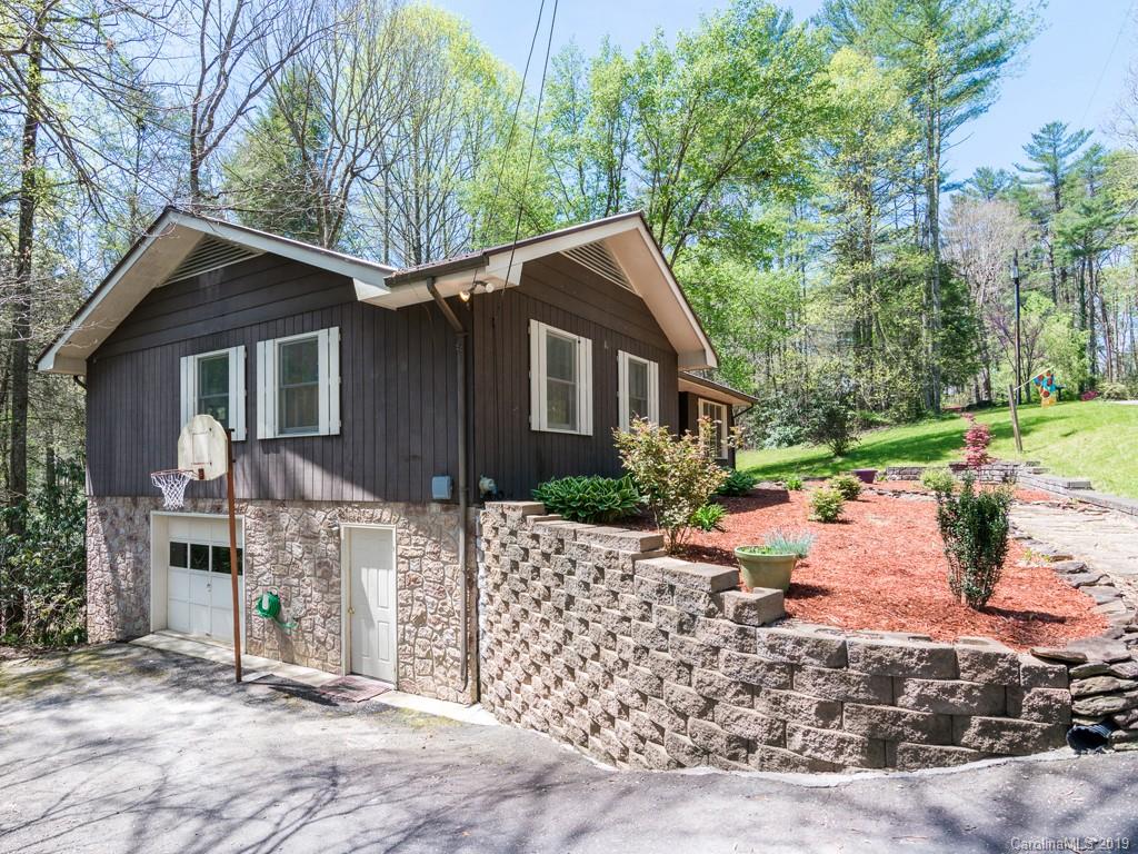 411 English Road Spruce Pine, NC 28777 - Photo 3 of 36 Gallery Image 3