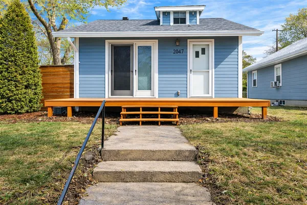$190,000 | 2047 Nokomis Avenue, St. Paul, MN 55119