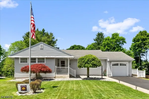 $425,000 | 62 New Street, Hampton, NJ 08827