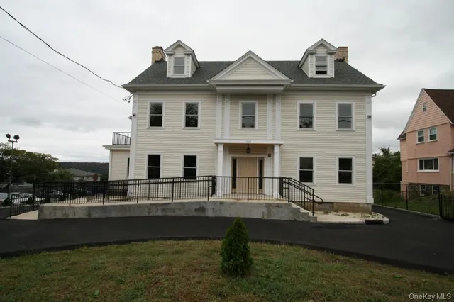 $2,900 | 385 Palisade Avenue, Unit 3, Yonkers, NY 10703