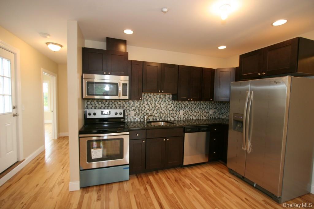 385 Palisade Avenue, Unit 3 Yonkers, NY 10703 - Photo 11 of 22