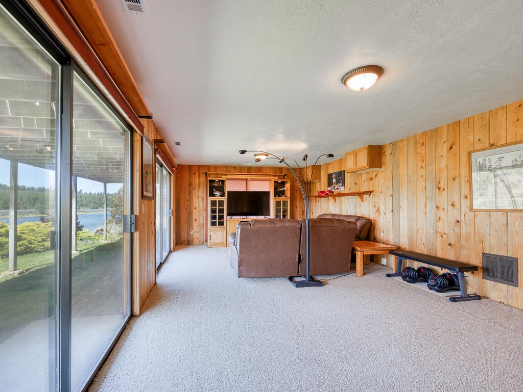 15512 Riveredge Road Klamath Falls, OR 97601 - Photo 28 of 37 15512 River Edge-30