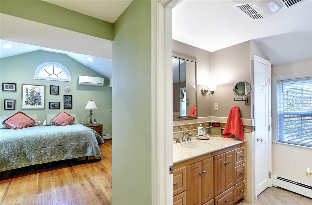 7 Lafayette Road Barrington, RI 02806 - Photo 17 of 27 Private mastr bath