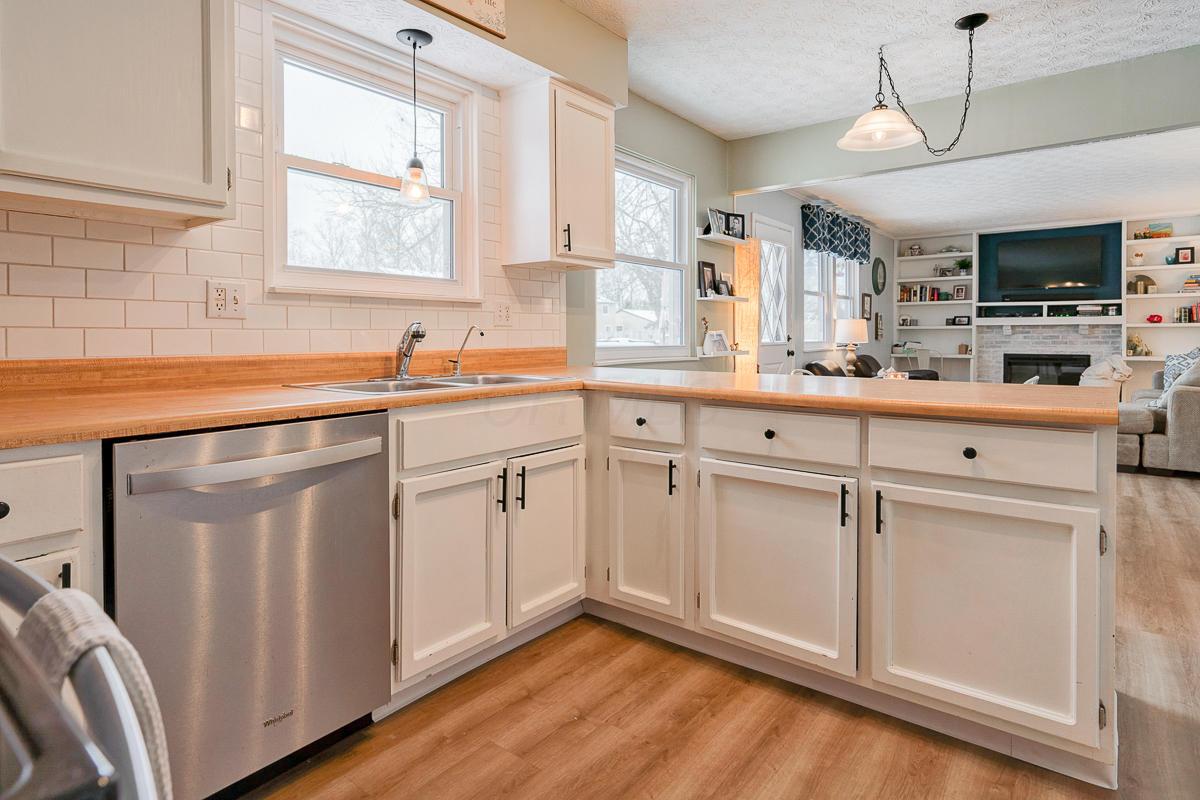 4106 Spring Flower Court Columbus, OH 43230 - Photo 11 of 33